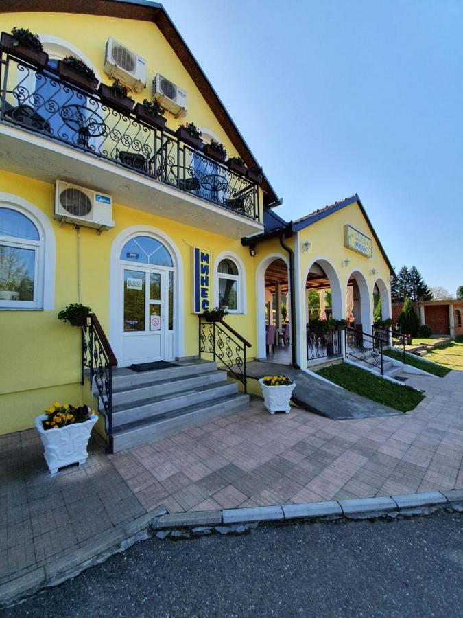 Guest House Mines Vrdnik Exterior photo